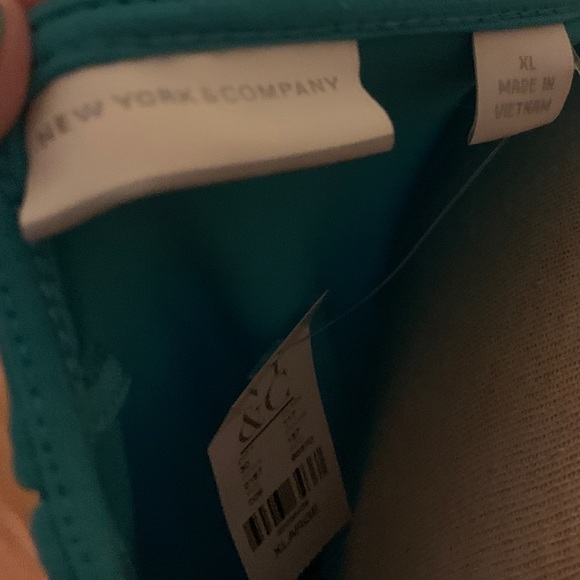 New York and company short sleeve blouse - Picture 4 of 5